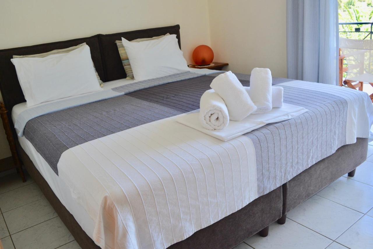 Troumpas Family Rooms & Apartments Leonídion Extérieur photo