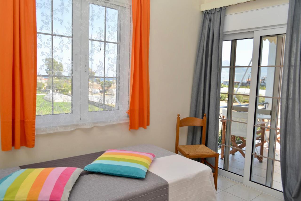 Troumpas Family Rooms & Apartments Leonídion Extérieur photo