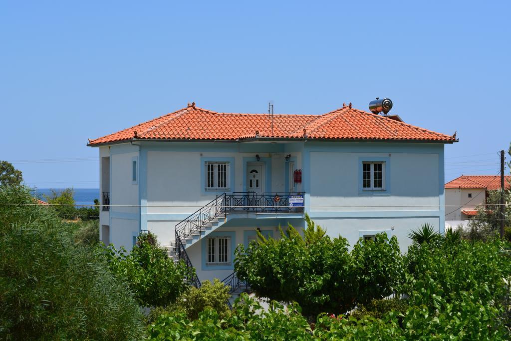 Troumpas Family Rooms & Apartments Leonídion Extérieur photo
